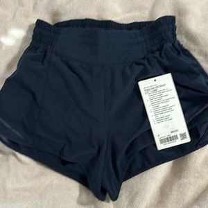 Lululemon Hotty Hot HR 2.5” true navy shorts